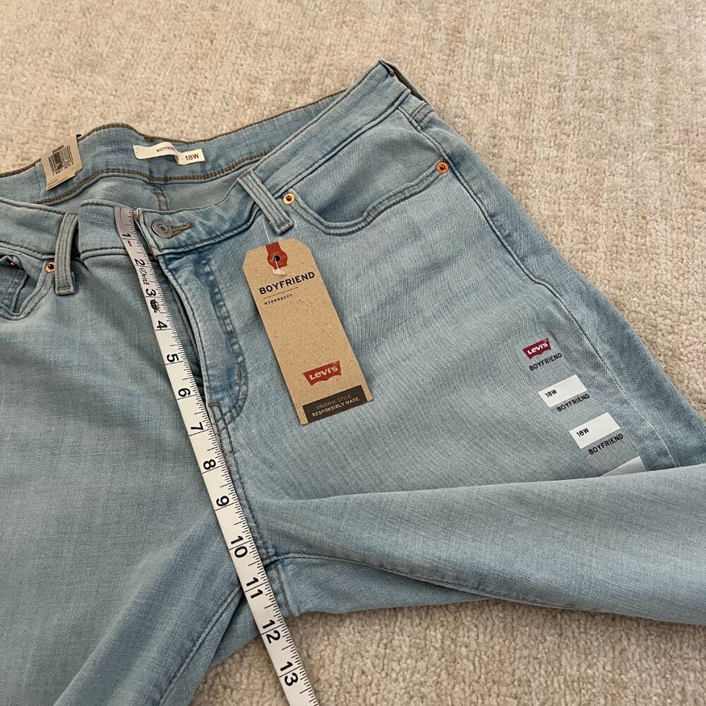NWT New Levi’s Boyfriend Light Wash Blue Jeans 18W - Picture 7 of 12